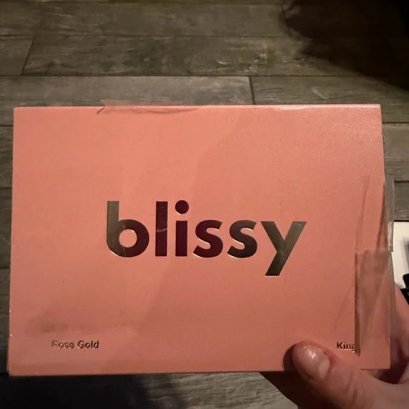 NIB Blissy Silk Pillowcase - 100% Pure Mulberry Silk (Rose Gold, King) - Picture 2 of 3